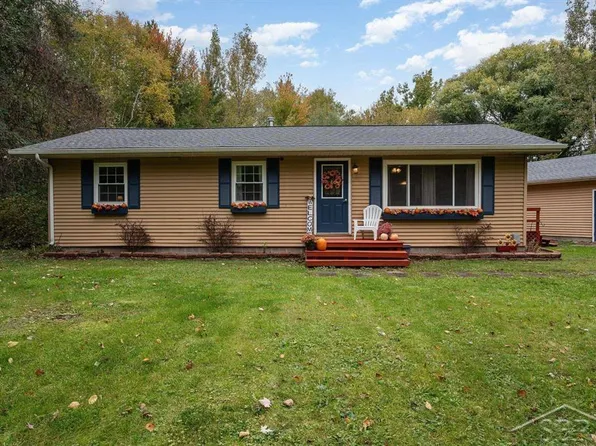 1022 W Newberg Rd, Pinconning, MI 48650