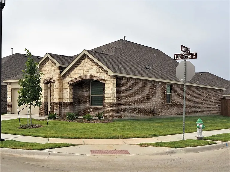 1800 Lakegrove Rd — Photo 3