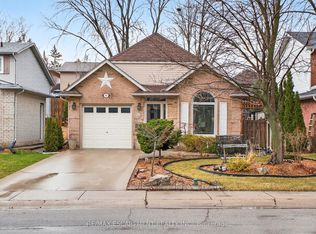 22 Novoco Dr, Hamilton, ON L9C7E8