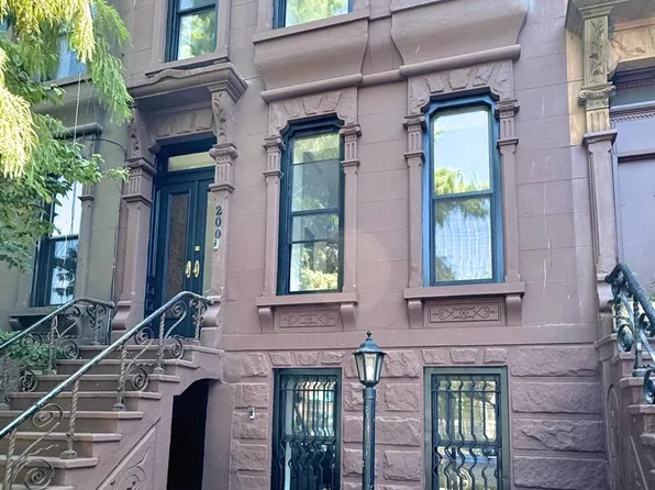 200 Decatur St, Brooklyn, NY 11233
