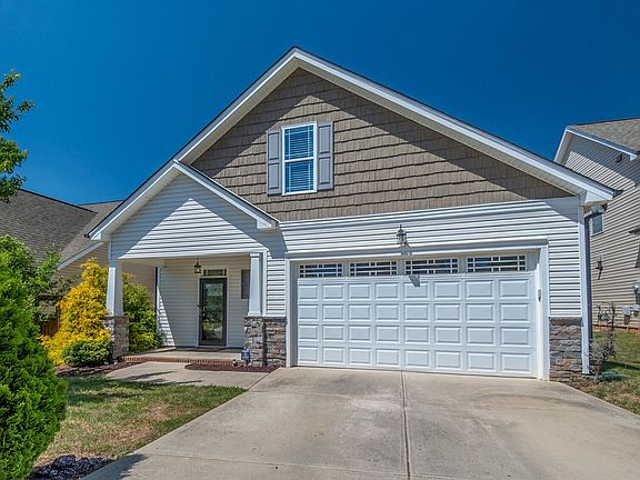 3rd image of 802 Hickory Ln