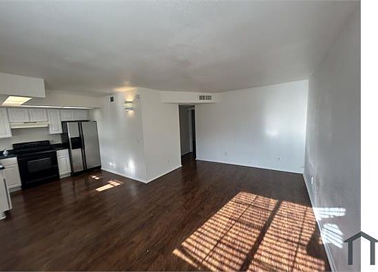 1st image of 45 N Phyllis #109