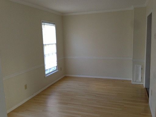 3rd image of 3223 Regents Park Ln Unit B