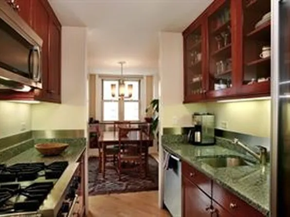 77 Seventh Avenue image 1 of 9