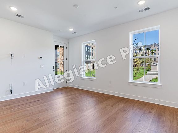 3rd image of 14989 Deco Cir