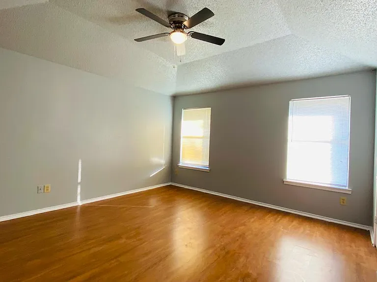512 Tarragon Ln — Photo 7