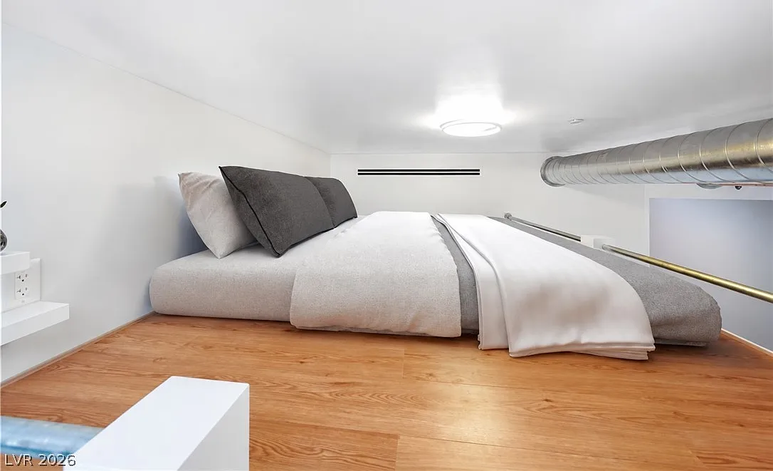 Newport Lofts — Photo 4