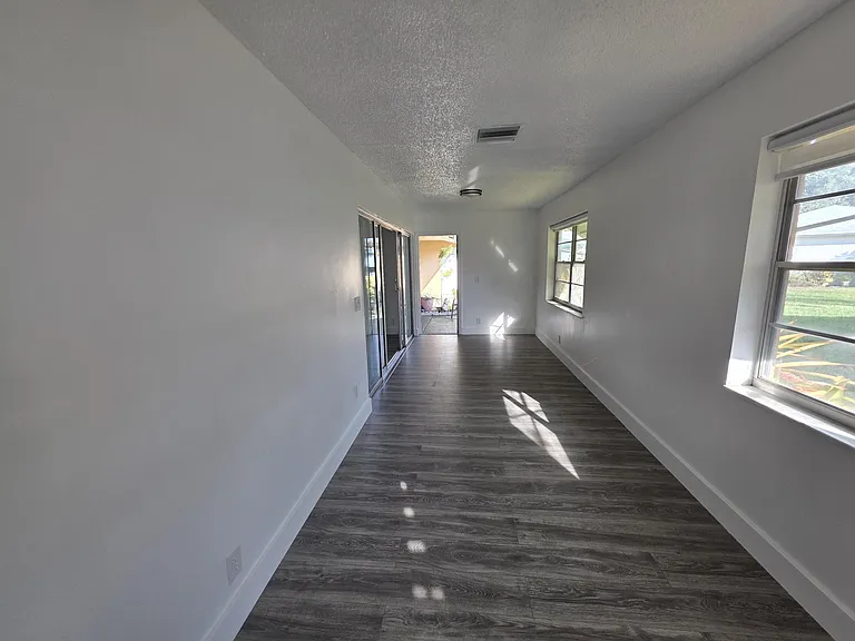718 Whippoorwill Ln — Photo 32
