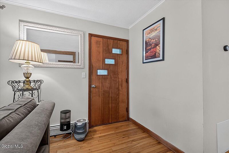 4th image of 35 Neil Boulevard