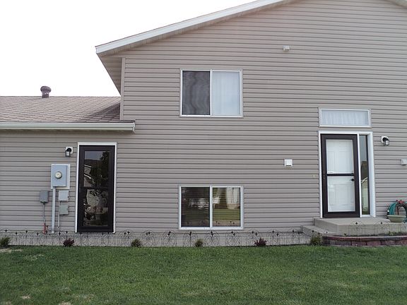 4th image of 1636 6th St W
