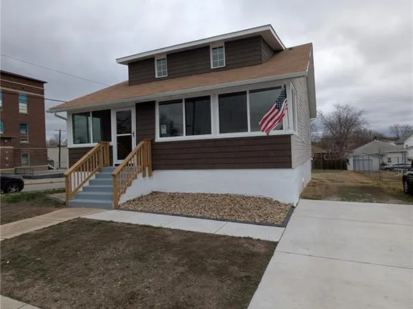 401 E Acton Ave, Wood River, IL 62095