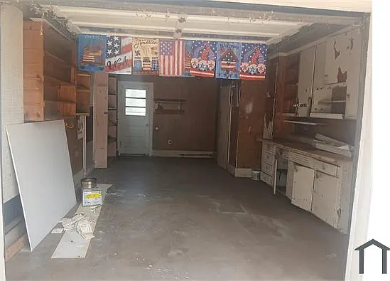 2413 Poplar St — Photo 8