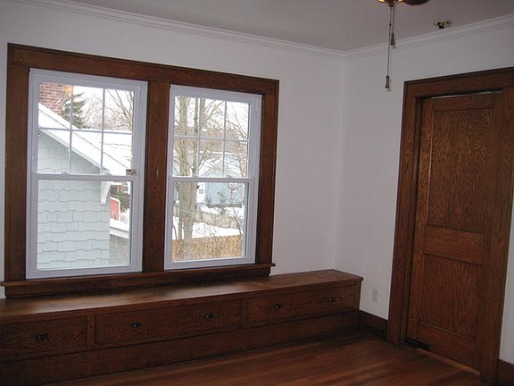 3rd image of 529 Vine St