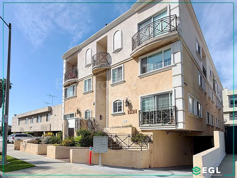 1521 S Hayworth Ave #102 — Photo 19
