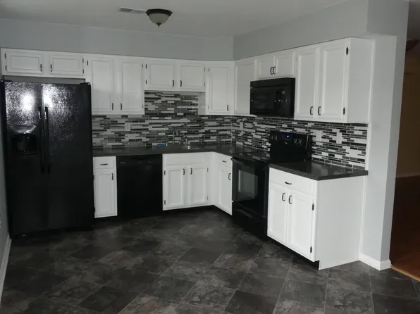 1004 Village Green Dr, Gilbertsville, PA 19525