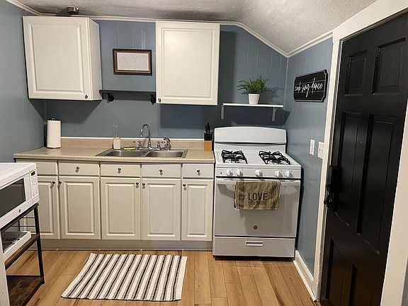 3rd image of 213 W 2nd St