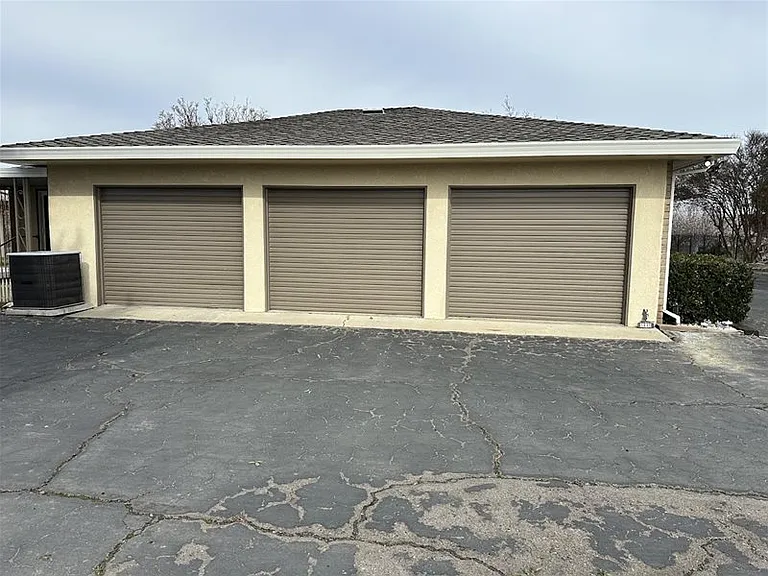 5815 Morgan Rd — Photo 3