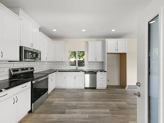 4th image of 7203 Zelinda Dr