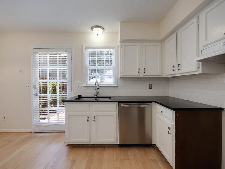 2604 Belcourt Ave #B — Photo 13