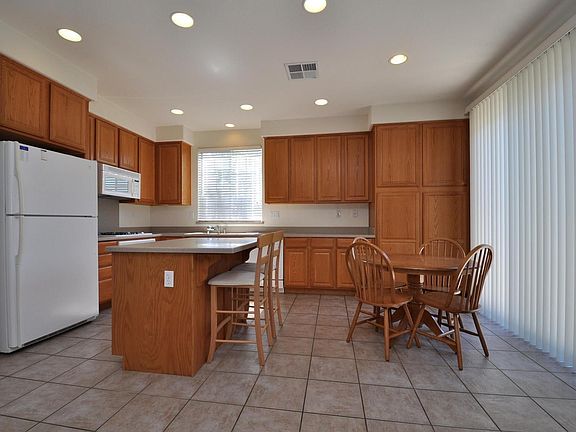 4th image of 925 Desmet Dr