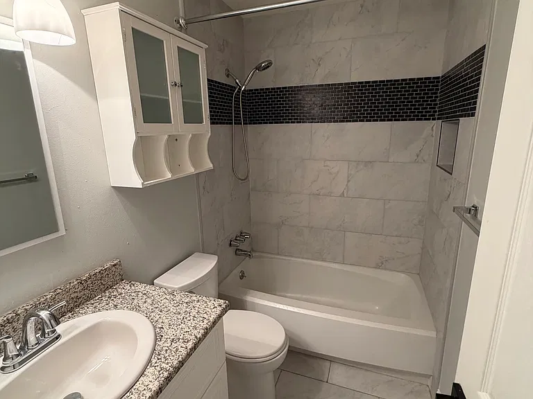 242 Dianne Dr — Photo 2