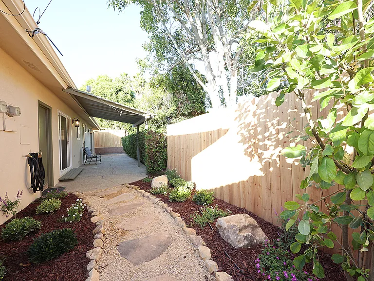 334 Consuelo Dr #B — Photo 16