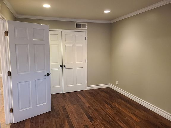 5th image of 5301 Balboa Blvd Unit A2