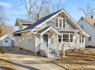 220 S Calumet Ave, Aurora, IL 60506