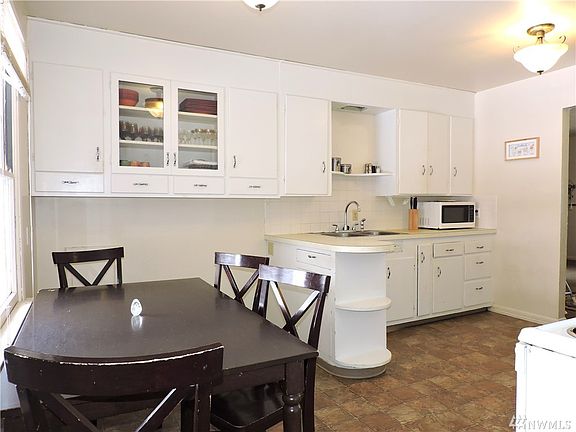 Large bright kitchen