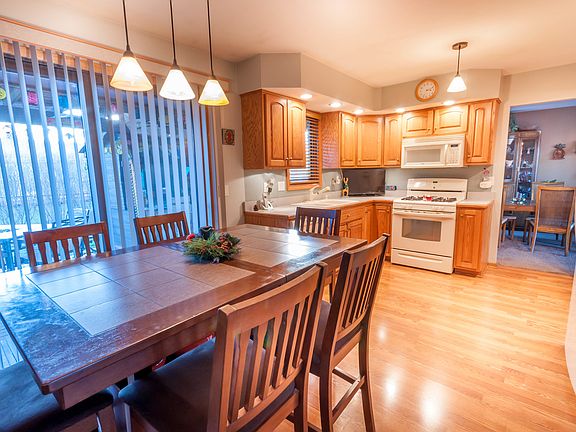 4th image of 8111 Saint James Dr