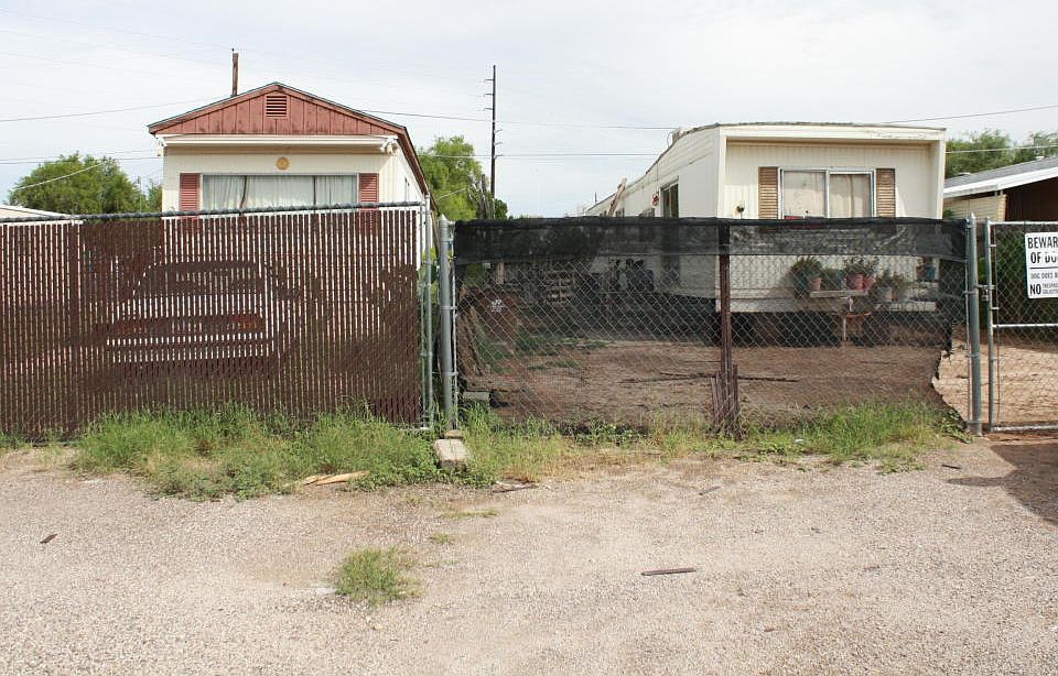 2nd image of 1008 W Roger Rd