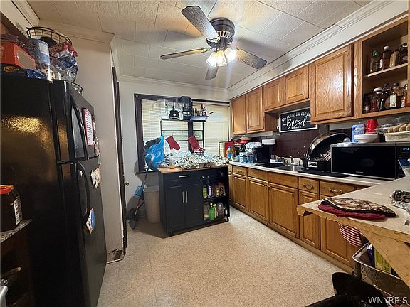 5th image of 84 E End Ave