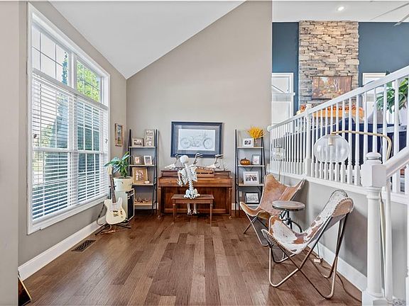 3rd image of 3018 SW Saddlewood Pl