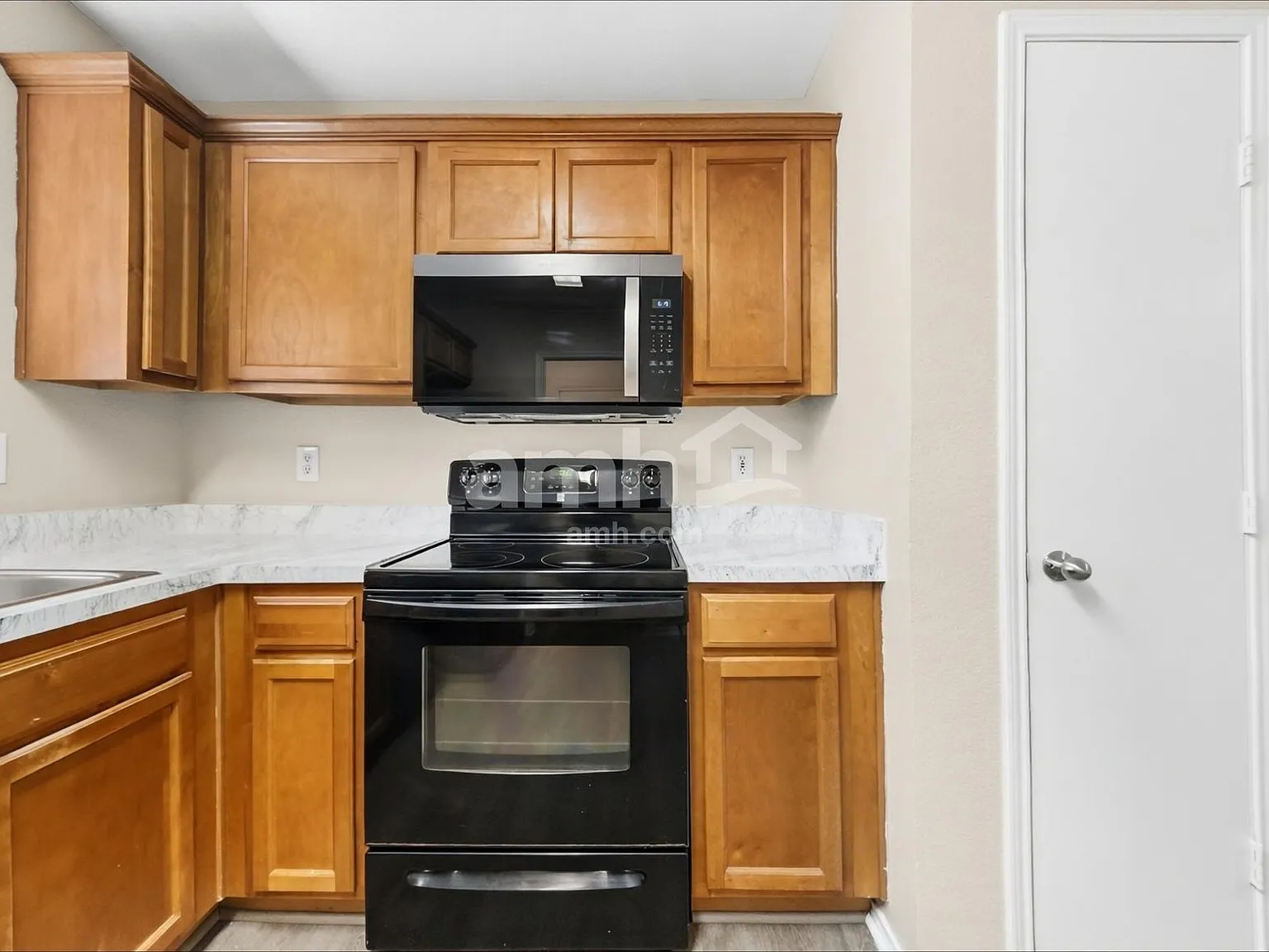 3 bed, 2.0 bath, 1398 sqft, $1,940 — Photo 3