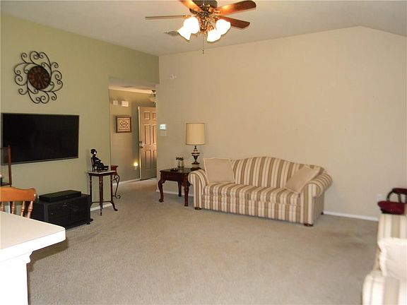 5th image of 3203 Sherbrooke Pl