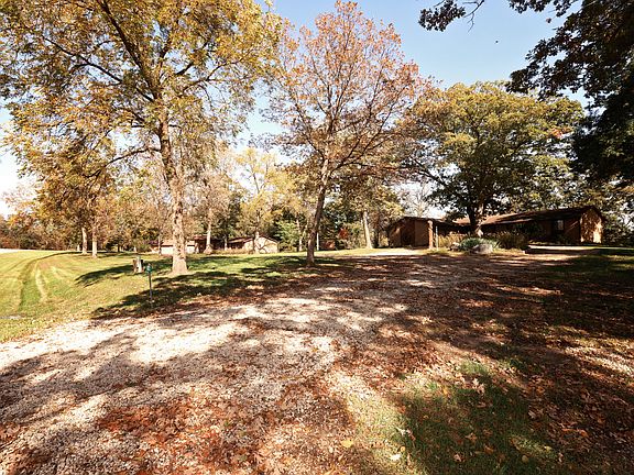 3rd image of 822 L Ave