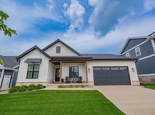 1115 Ballweg Ln, Waunakee, WI 53597