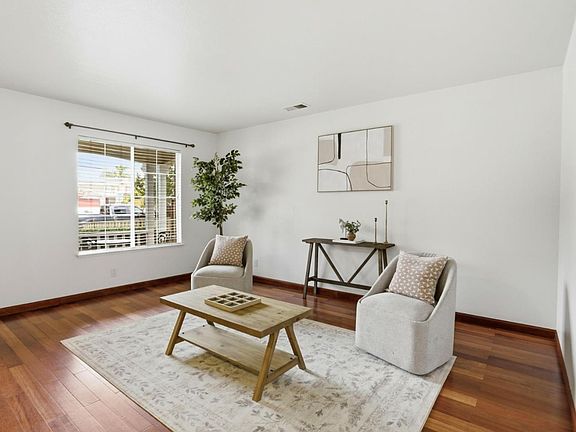 5th image of 2592 Glenview Dr
