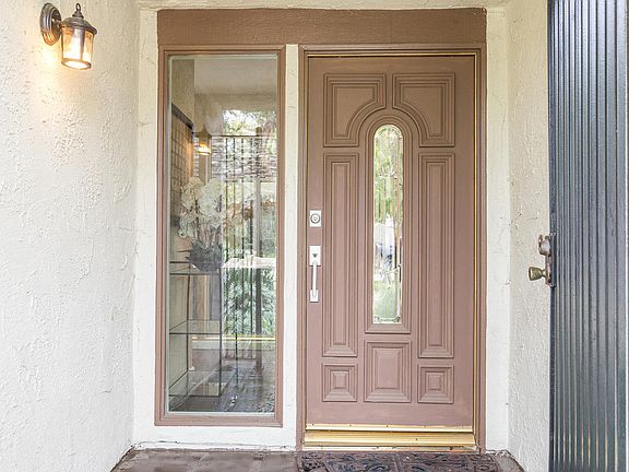4th image of 593 N Harwood Ln