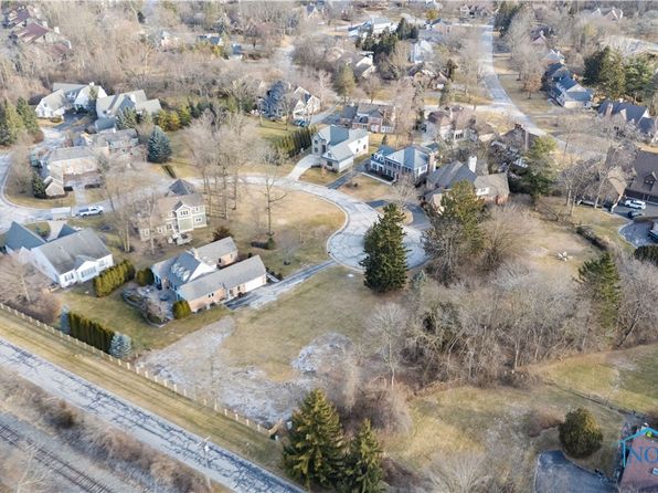 5 Stableside S, Ottawa Hills, OH 43615