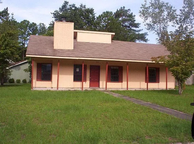 3 bed, 2.0 bath, 1648 sqft, $1,250 — Photo 1