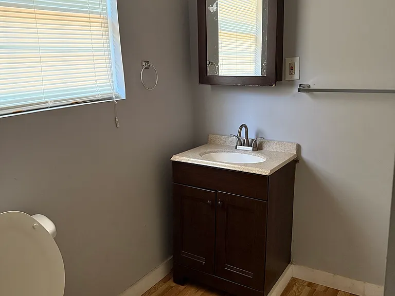 1006 W College St — Photo 13