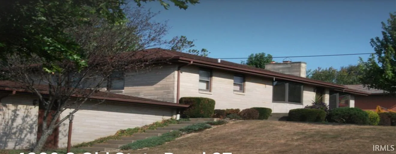 3 bed, 2.0 bath, 2425 sqft, $3,300 — Photo 1