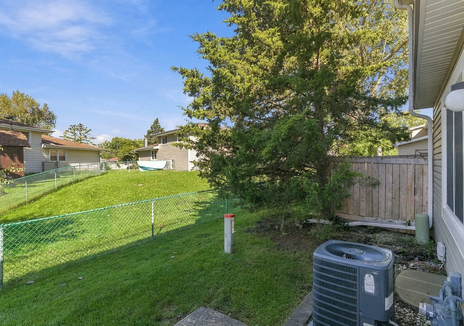 3 bed, 1799 sqft, $2,600 — Photo 3
