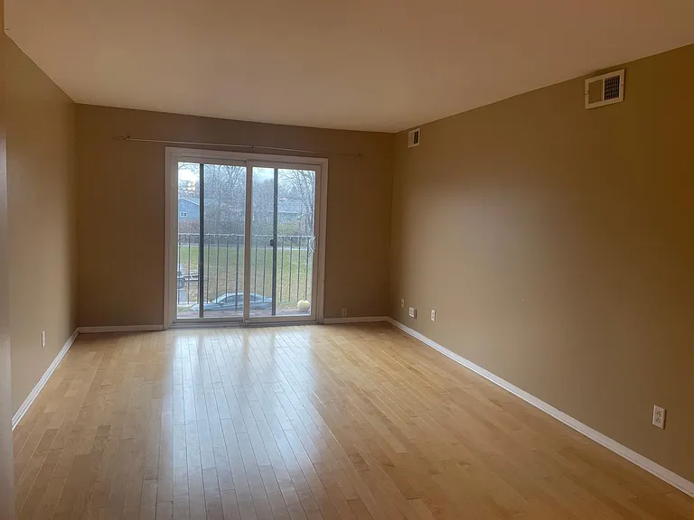 1115 Elizabeth Ct #5 — Photo 7