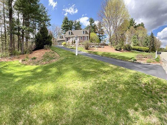3rd image of 4 Whites Pond Dr