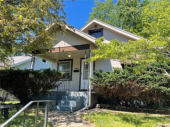 2nd image of 2633 Hazel Ave