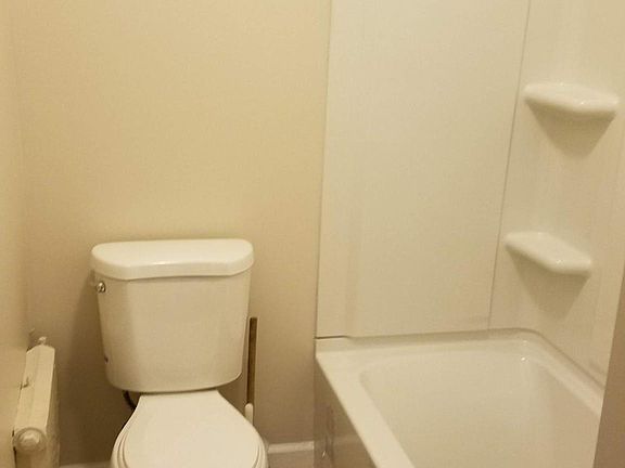 Bathroom with shower/tub
