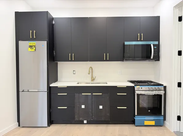 362 Rochester Avenue image 2 of 10