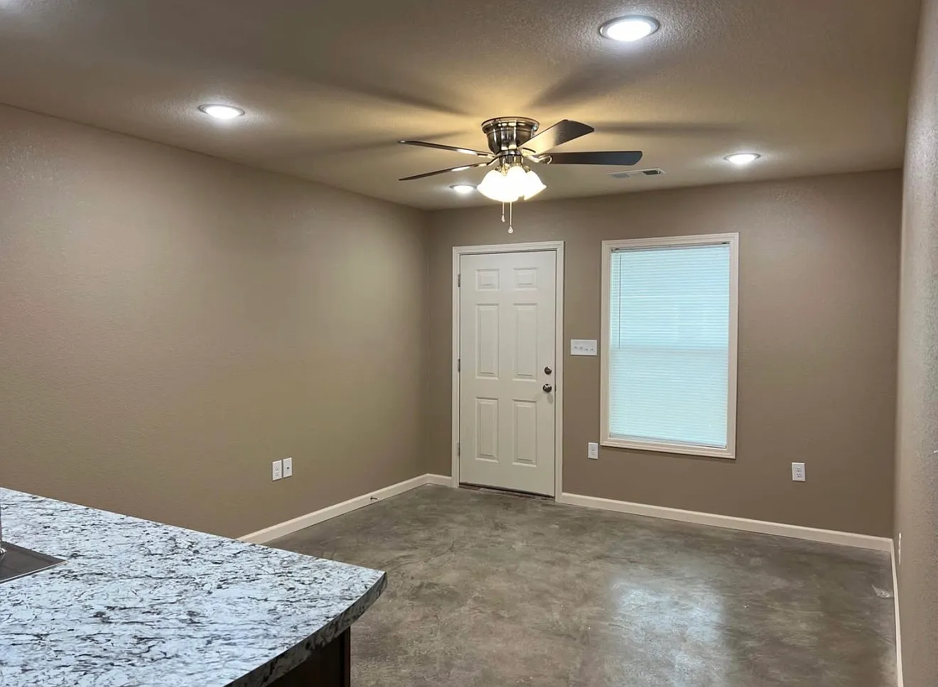 2 bed, 900 sqft, $850 — Photo 1